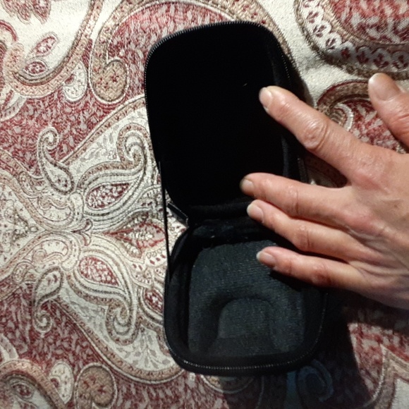 Shutterbug 📷 black camera case - Picture 2 of 15